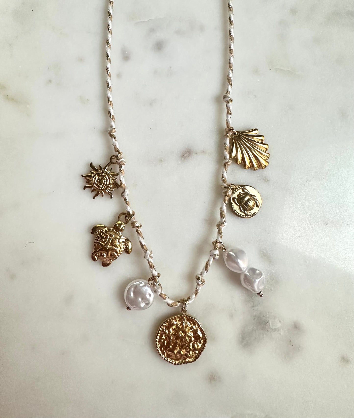 Collier blanc perles